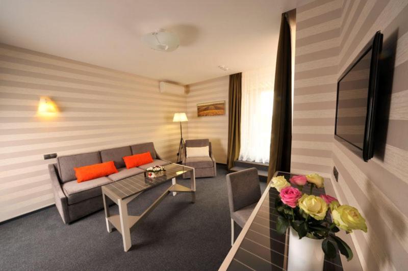 Villa Four Rooms Jarkov Habitación foto